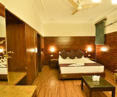 https://imgcld.yatra.com/ytimages/image/upload/t_hotel_yatra_city_desktop/v1518437696/Hotel/New Delhi/00000091/Overview_6hBiyg.jpg